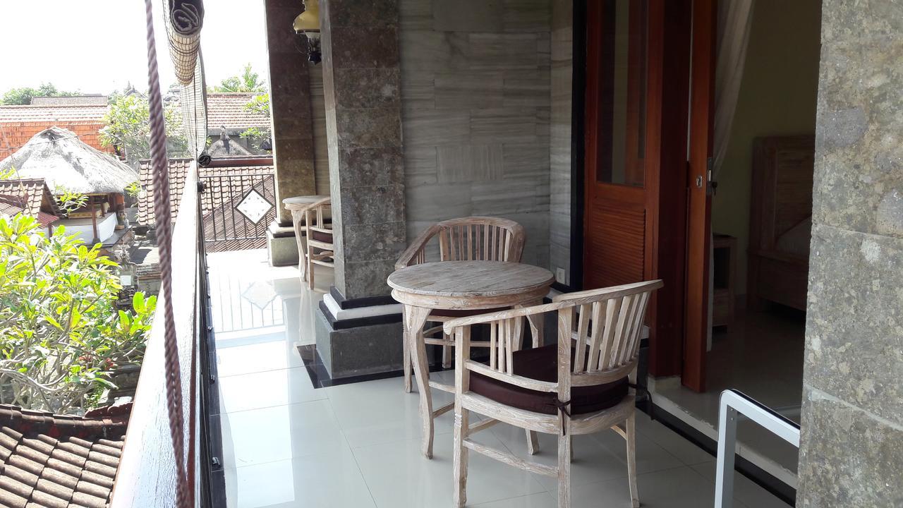 Three Ayu Family House Bed & Breakfast Ubud  Bagian luar foto