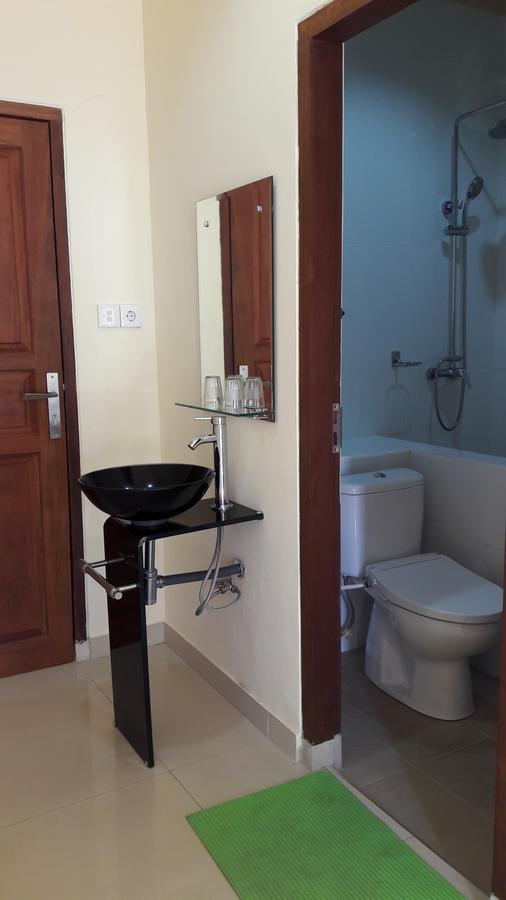 Three Ayu Family House Bed & Breakfast Ubud  Bagian luar foto